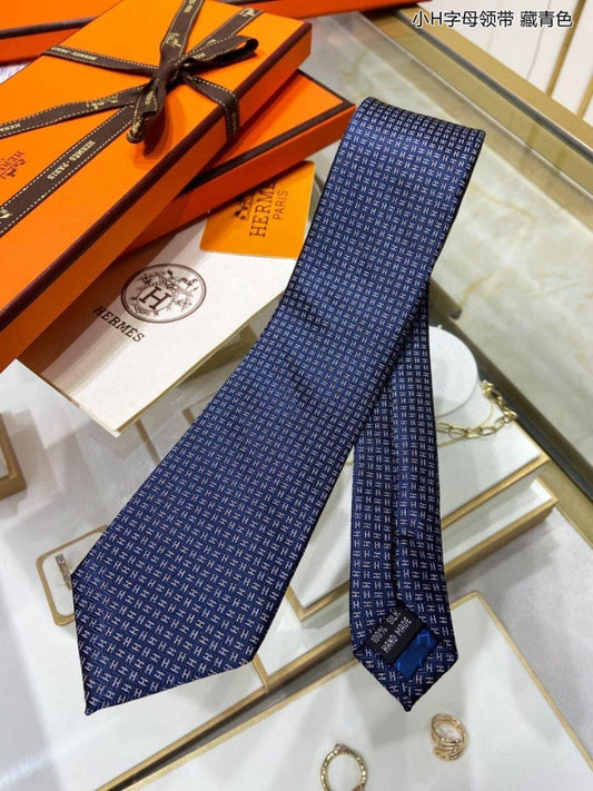 NECKTIE 2 with Box and Papedbag